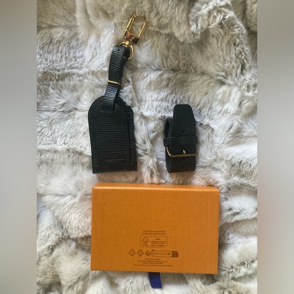 Louis Vuitton Black Epi Leather Luggage Tag, Poignet and Box - Picture 3 of 6